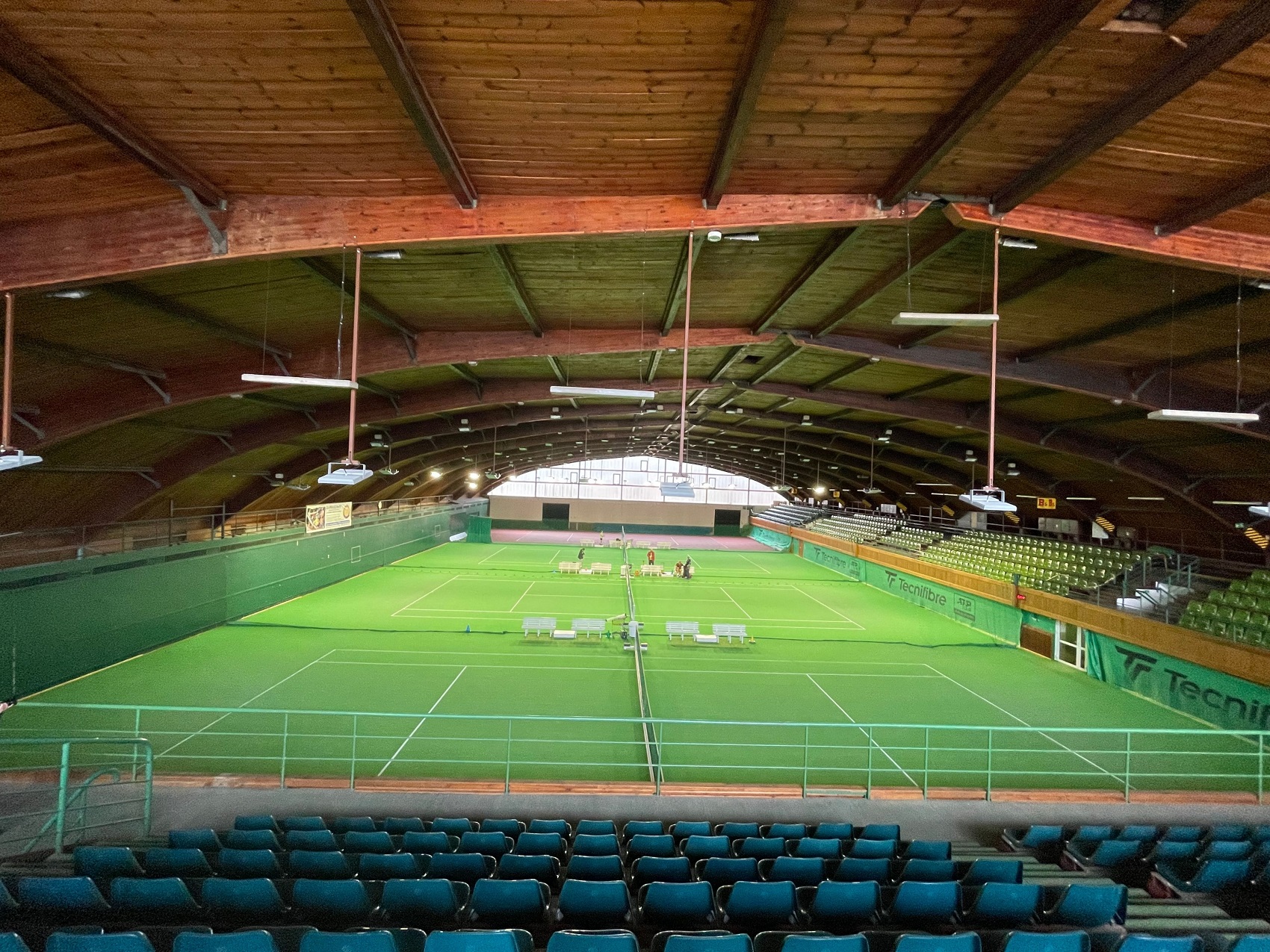 Oświetlenie sportowe zamontowane w hali tenisowej Sopot Tenis Klubu